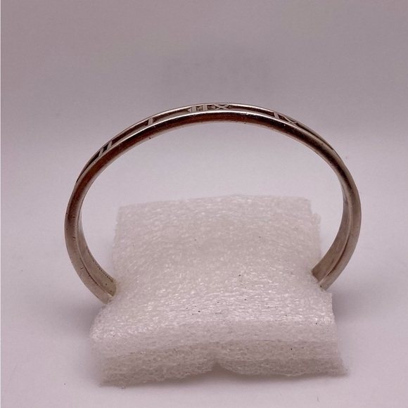 authentic Tiffany & Co. Sterling Silver Atlas Cuff bracelet - Picture 4 of 5